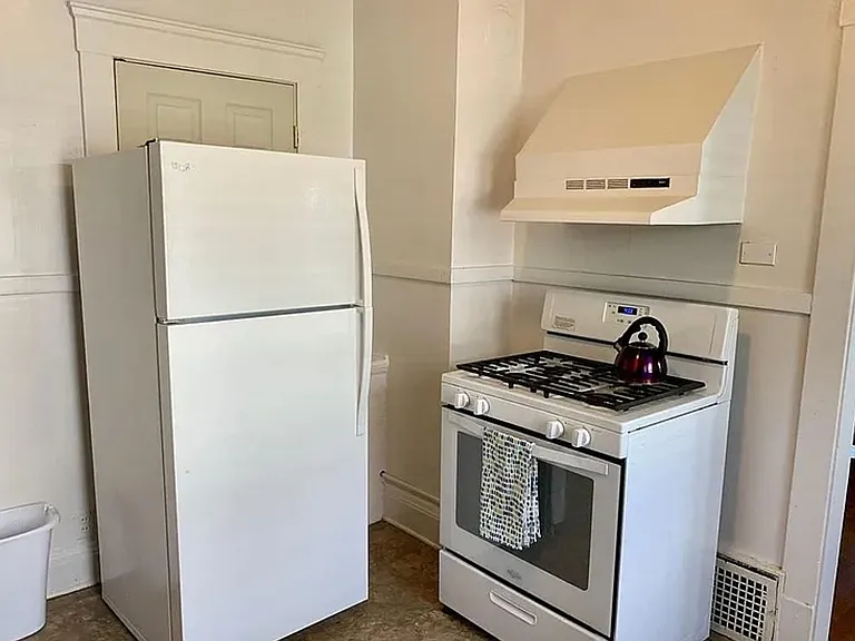 11710 Buckingham Ave — Photo 14