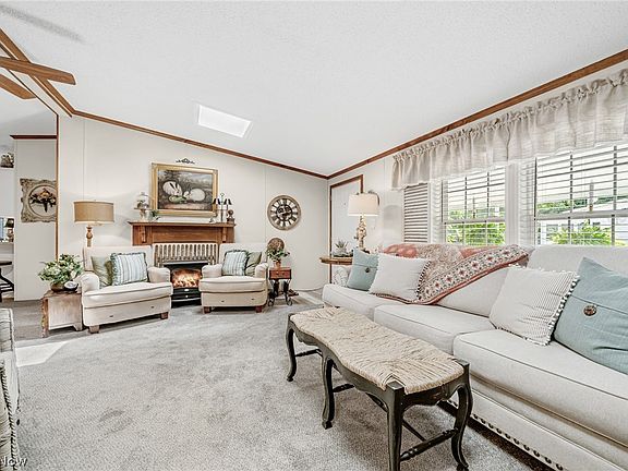 5th image of 61 Periwinkle Dr
