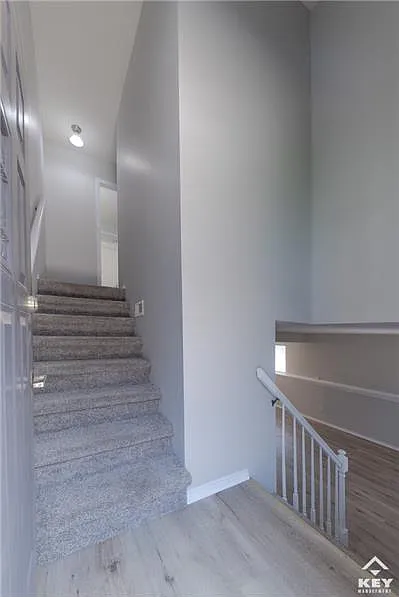 2 bed, 1.5 bath, 990 sqft, $950 — Photo 2