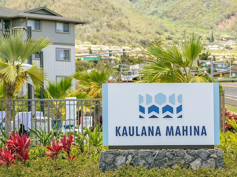 Kaulana Mahina — Photo 12