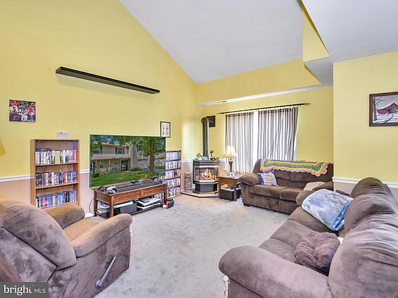 4th image of 1165 School House Ln