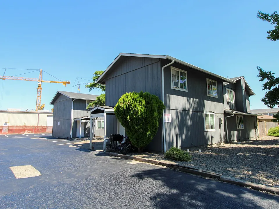 1543-1611 Salishan St SE