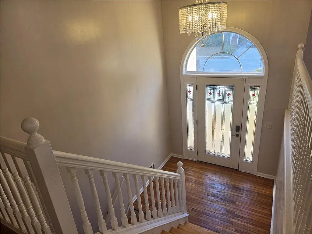4 bed, 3.0 bath, 2008 sqft, $2,200 — Photo 2