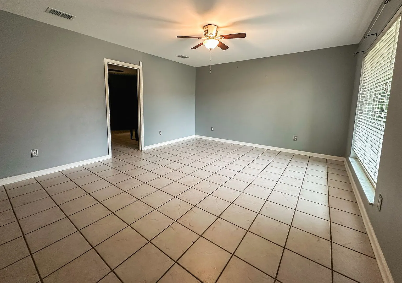 4 bedroom/2 bath Home in the NW with Easy Access to I10 — Photo 4