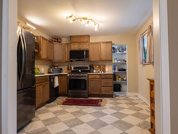 4th image of 1419 Remount Rd #B