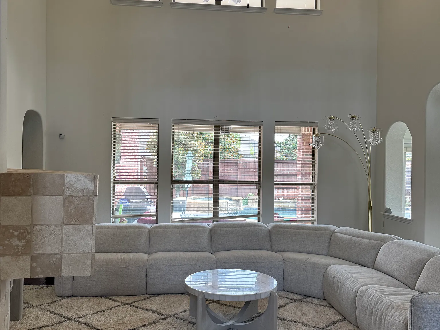 5 bed, 3910 sqft, $4,900 — Photo 3