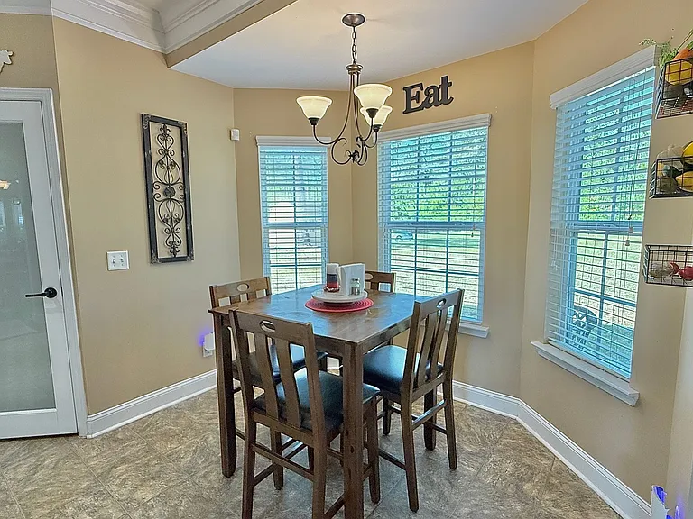 470 Briarcrest Dr NE — Photo 11