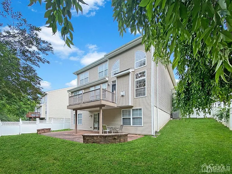 48 Berkshire Way — Photo 22