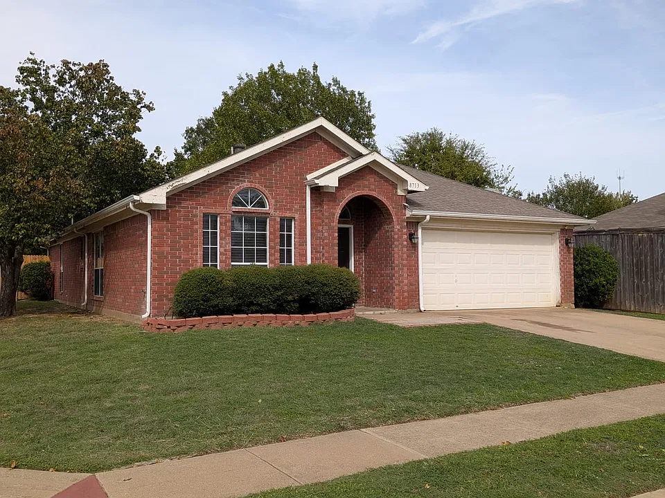 8713 Lake Springs Trl