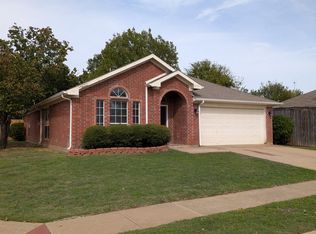 8713 Lake Springs Trl, Hurst, TX 76053