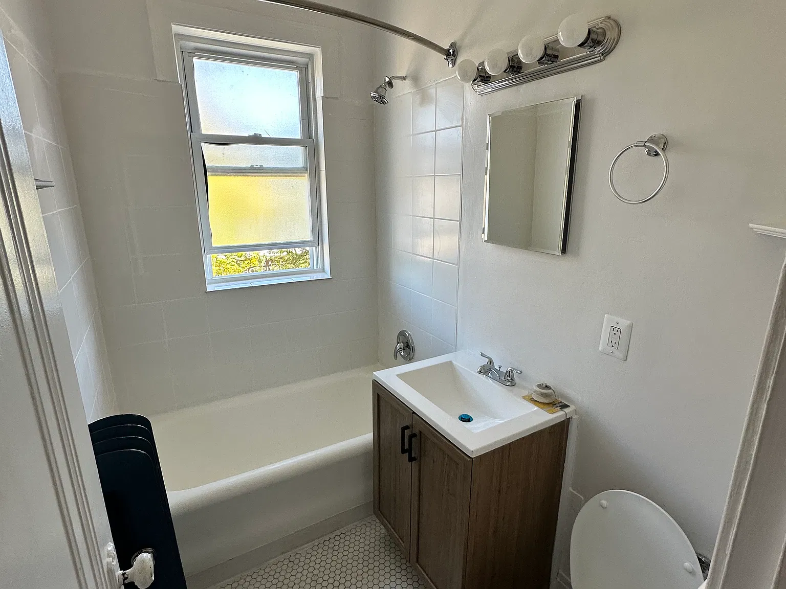 2 bed, 1000 sqft, $2,350 — Photo 4