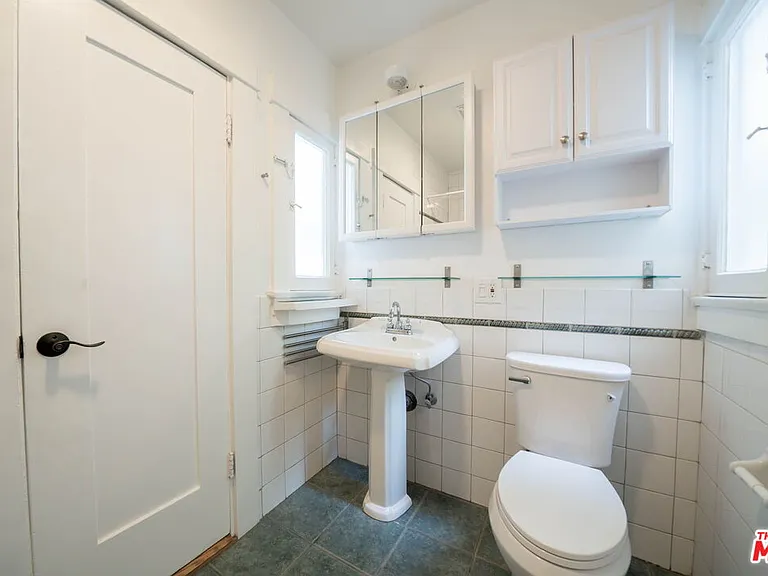 729 9th St #FRONTHOUSE — Photo 11
