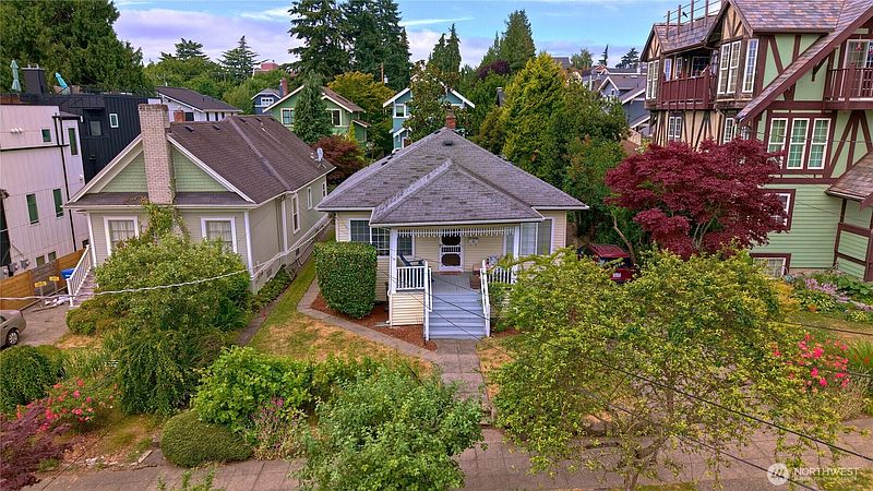 2nd image of 4017 Corliss Avenue N
