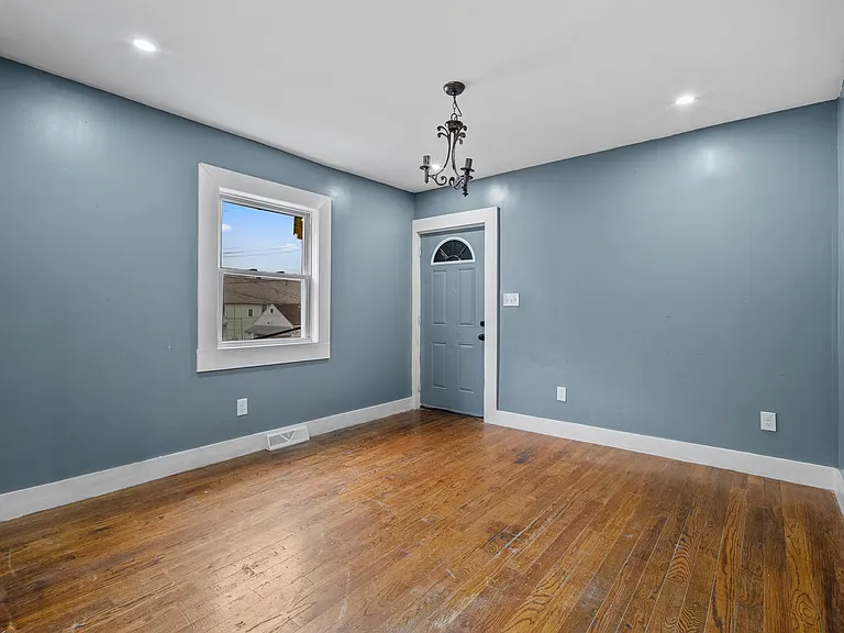 556 Florence St #1 — Photo 7