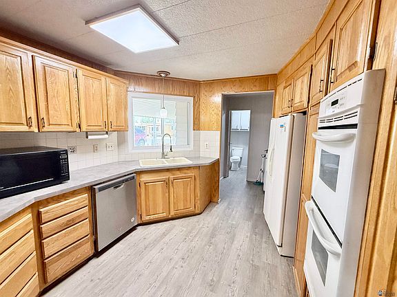 4th image of 233 W El Camino Dr