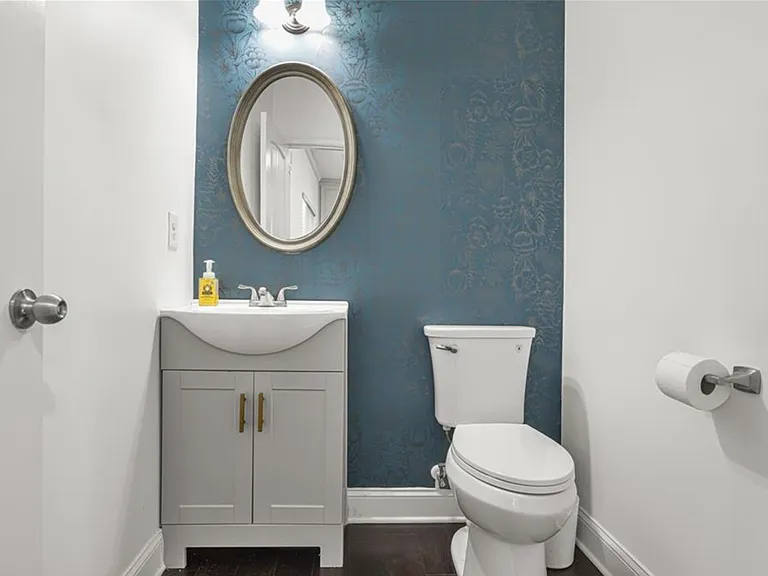 702 Barberry Dr — Photo 28