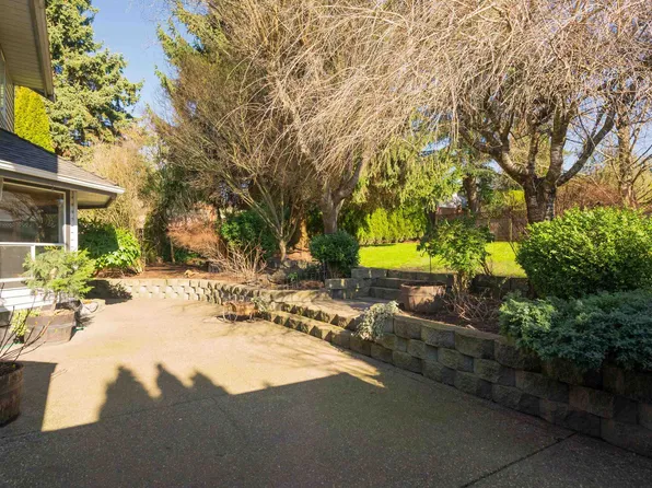 5532 181a St, Surrey, BC V3S 7Z2