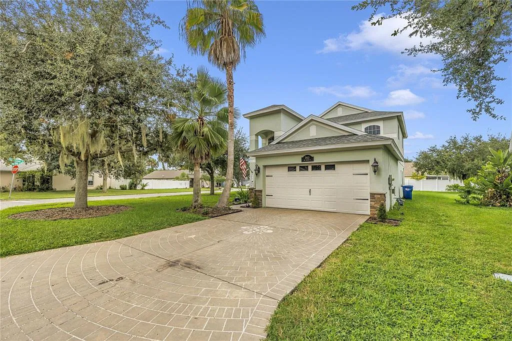 3 bed, 2.5 bath, 1624 sqft, $2,400 — Photo 1