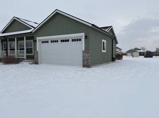 614 40th St E, Williston, ND 58801