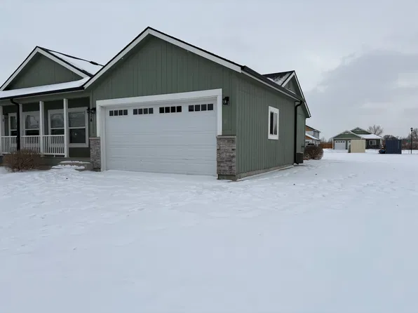 614 40th St E, Williston, ND 58801