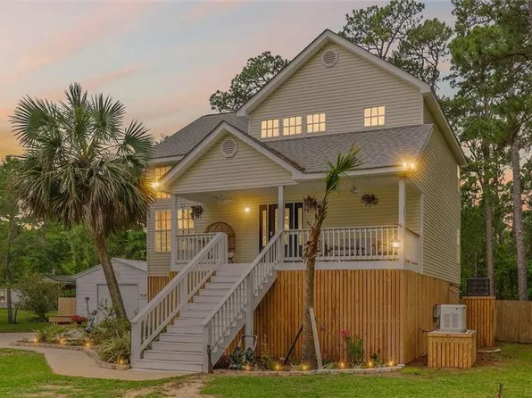 123 Dewberry St, Dauphin Island, AL 36528