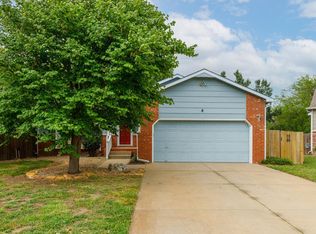 8 Hickory Ct, Valley Center, KS 67147