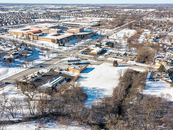 5th image of 450 Lily Cache Ln