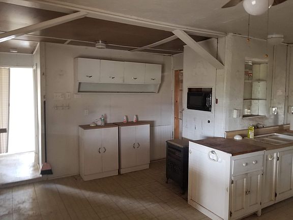 4th image of 750 W Southgate Ave