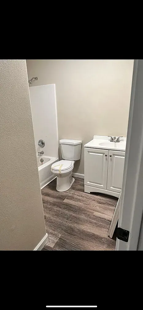 4 bed, 1748 sqft, $2,400 — Photo 3