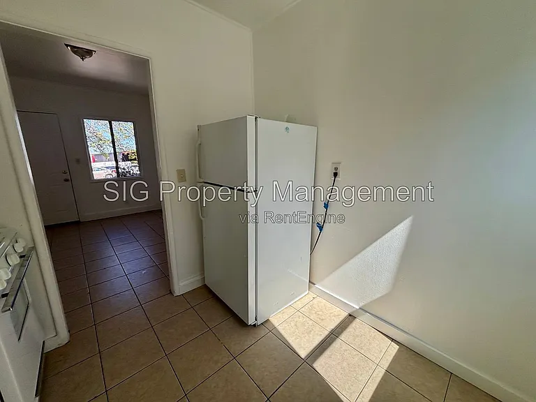 10156 Helendale Ave #1/4 — Photo 7