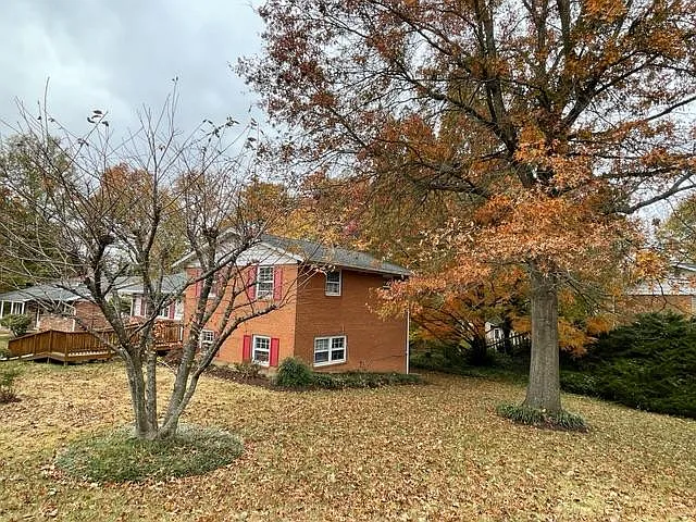 7616 Edmonston Rd — Photo 3
