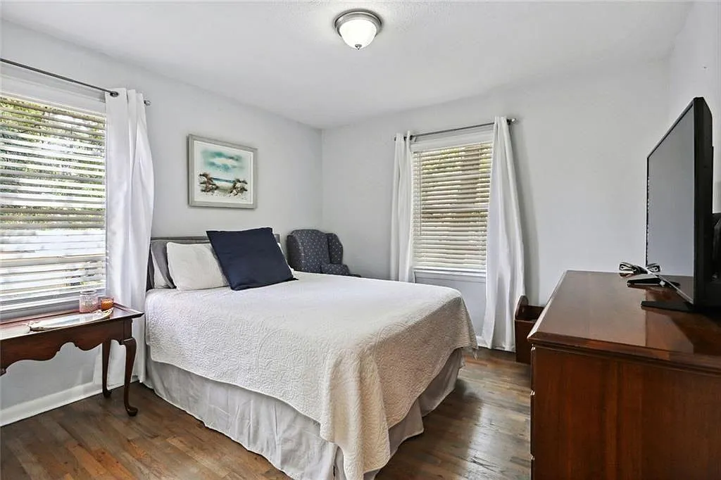 4 bed, 2.0 bath, 1208 sqft, $2,100 — Photo 3