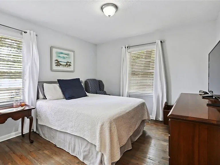 2363 Beverly Ln SW — Photo 3