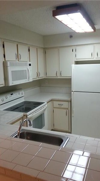 2nd image of 546 SW 1st St APT 209