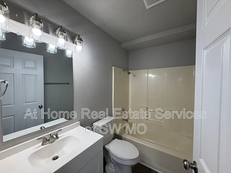 787 E Bain St — Photo 8