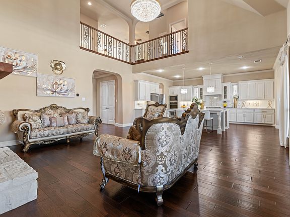 5th image of 1921 Sweetwater Ln