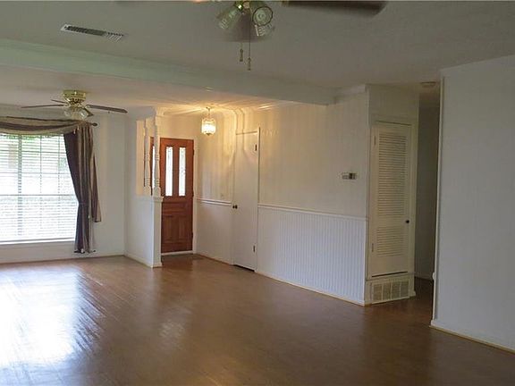 2nd image of 1902 Windsor Dr