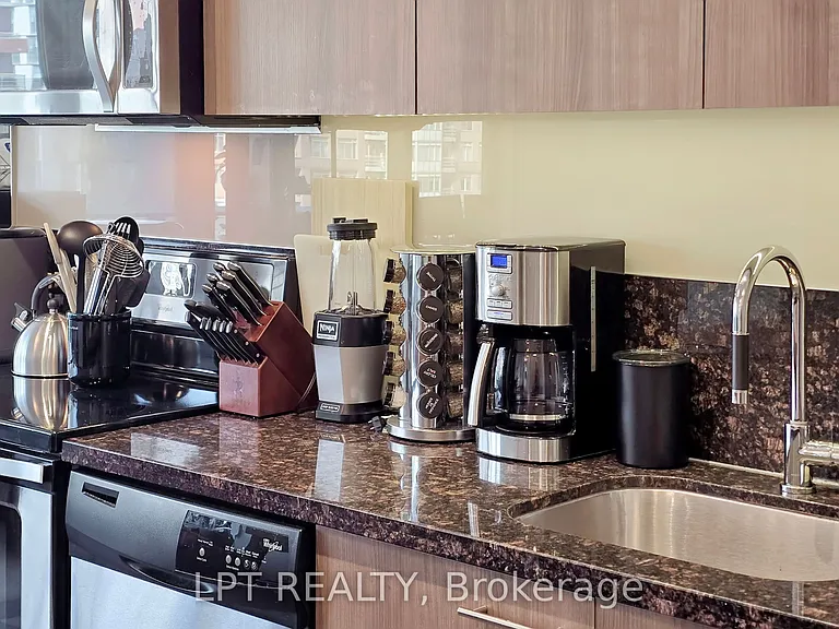 390 Cherry St #503 — Photo 18