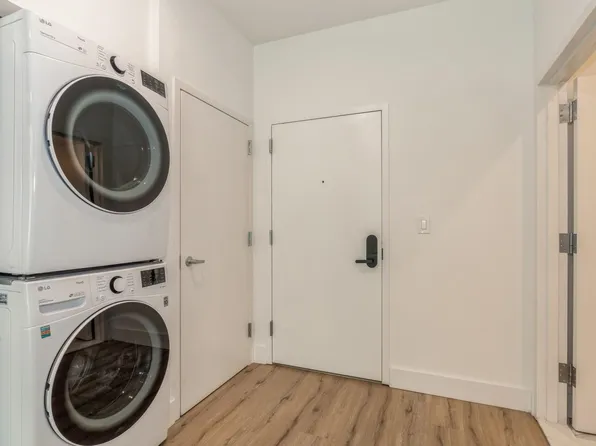 28-26 Vroom Street image 4 of 30