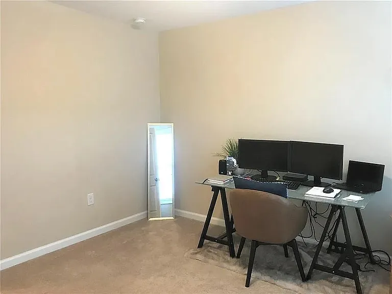 1055 Hampton Oaks Dr — Photo 18