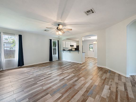 3rd image of 111 Quail Hollow Dr