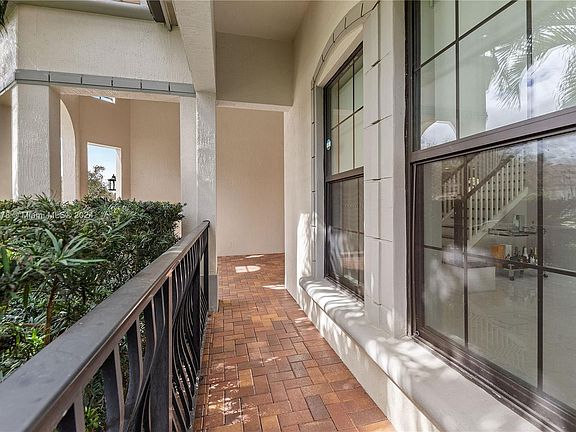 3rd image of 10677 SW 55th St