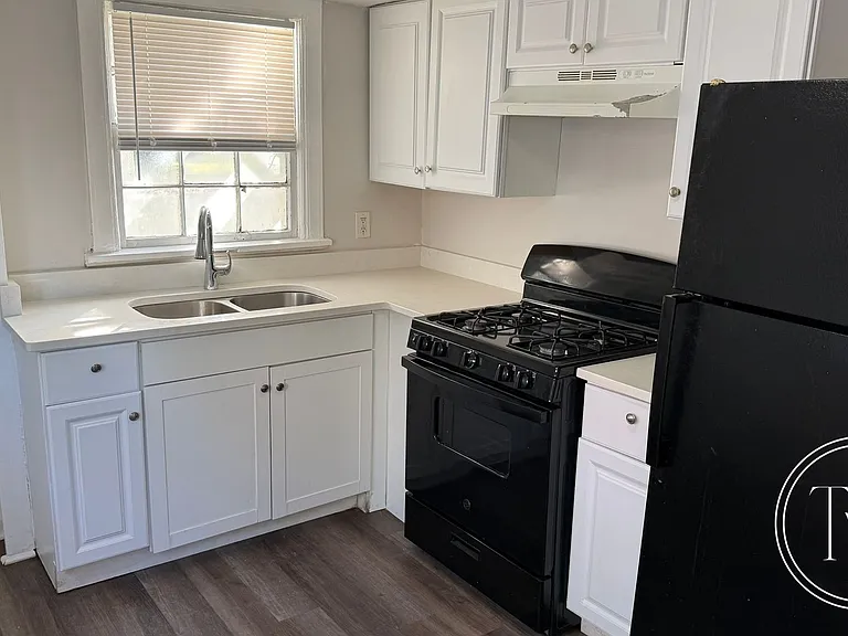 3706 Montgomery St — Photo 3