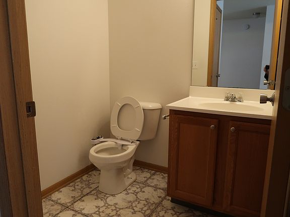 5th image of 364 Harbor Town Ct APT 2