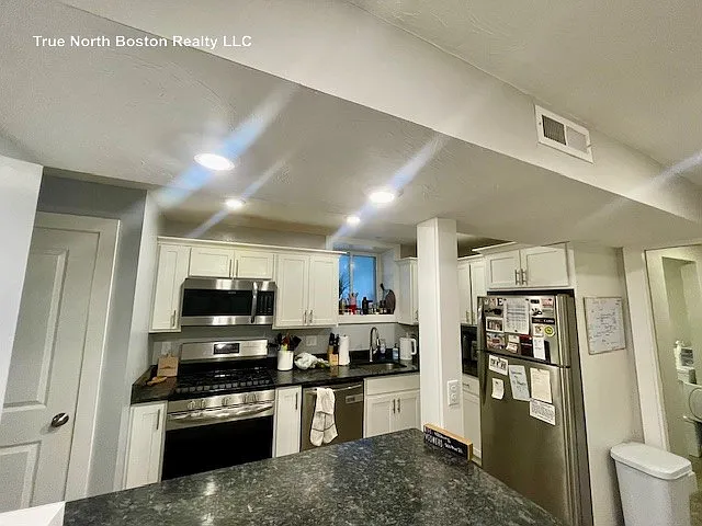 18 Atlantic St #1 — Photo 2