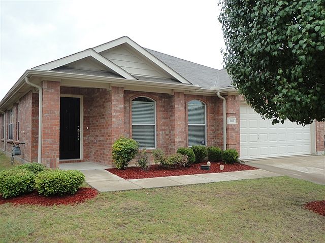 1st image of 1413 Bluff Oak Way