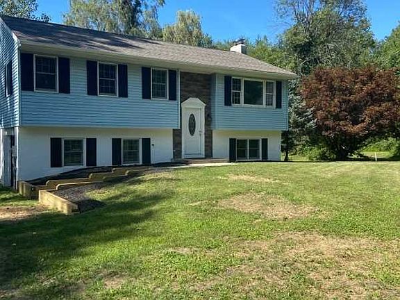 2nd image of 10 Thurston Ln