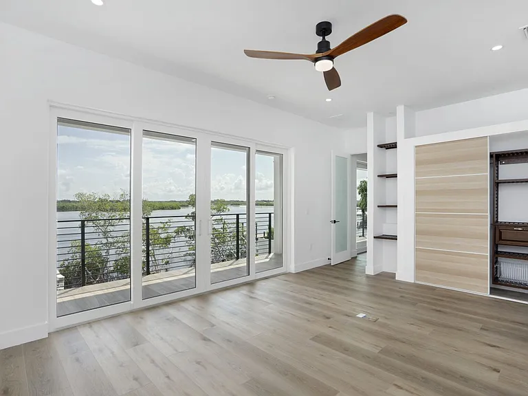 711 Tropical Dr — Photo 31