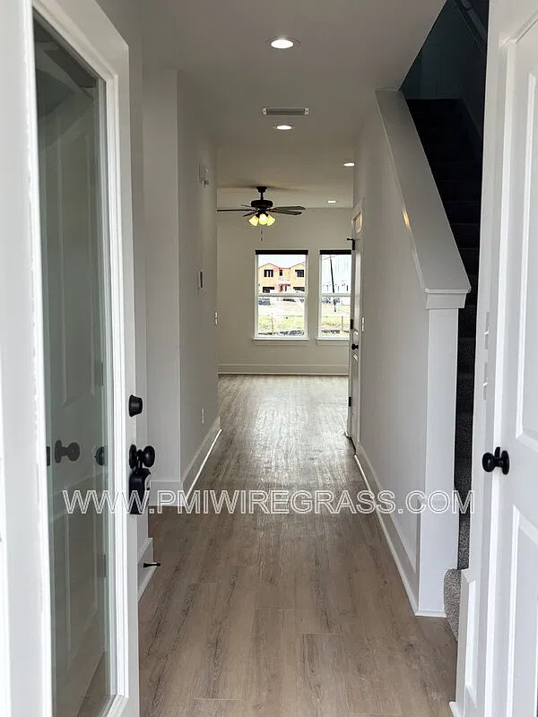 3 bed, 2.5 bath, 1464 sqft, $1,780 — Photo 4
