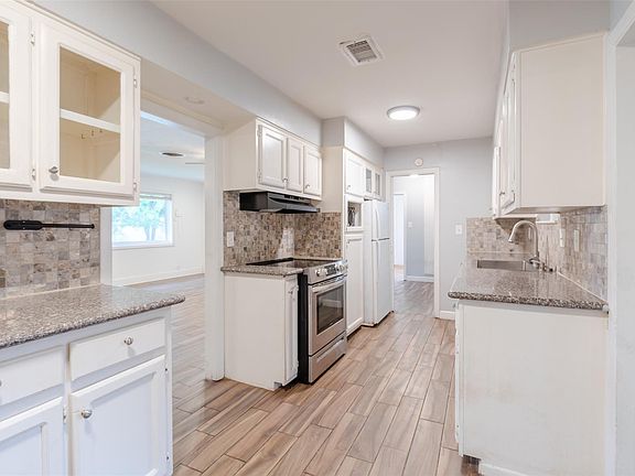 5th image of 6131 Grape St